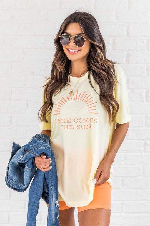Deals 🔔 Pink Lily Here Comes The Sun Pale Yellow Graphic Tee 😍 -Tees Shop 1K0A1532 94f5e245 e66b 474f b064